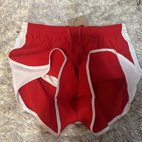 New kids Nike shorts - Picture 4 of 5